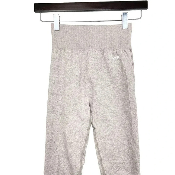 Abyl Seamless Leggings Capri Pink Blush Pull On Stretchy Size XS - Picture 2 of 5